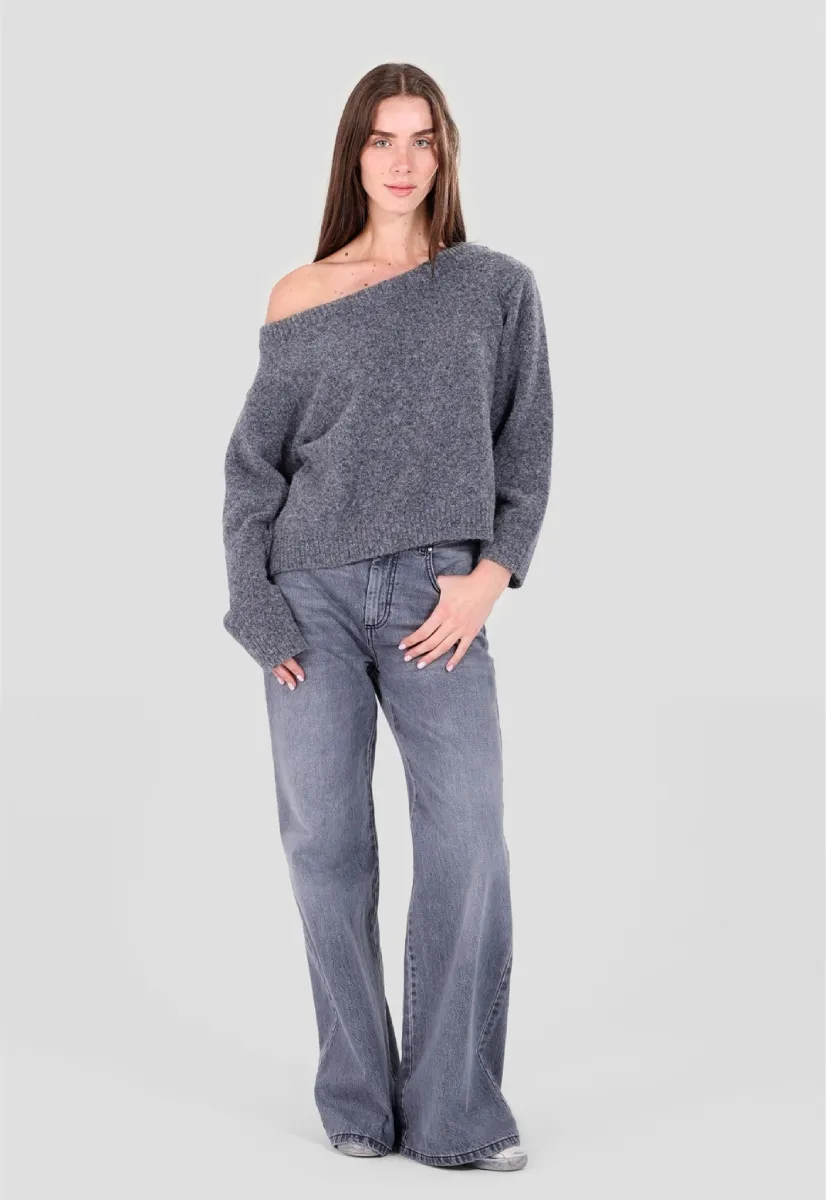 Off-shoulder Jumper