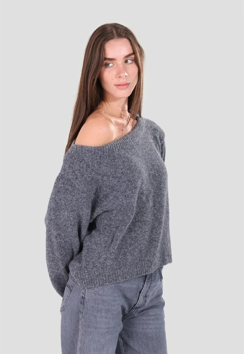 Off-shoulder Jumper