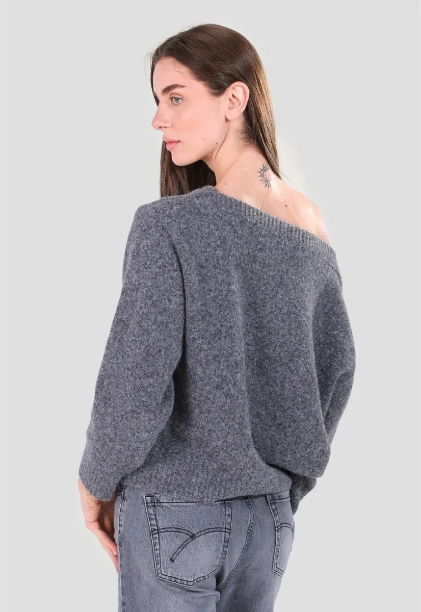 Off-shoulder Jumper