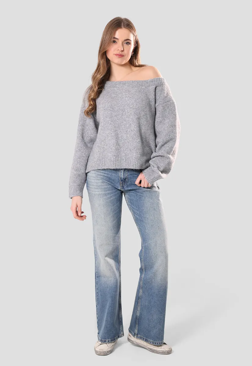Off-shoulder Jumper