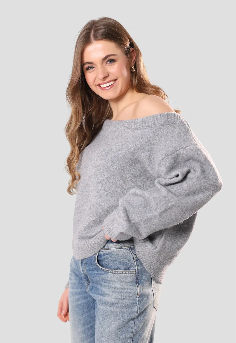 Off-shoulder Jumper