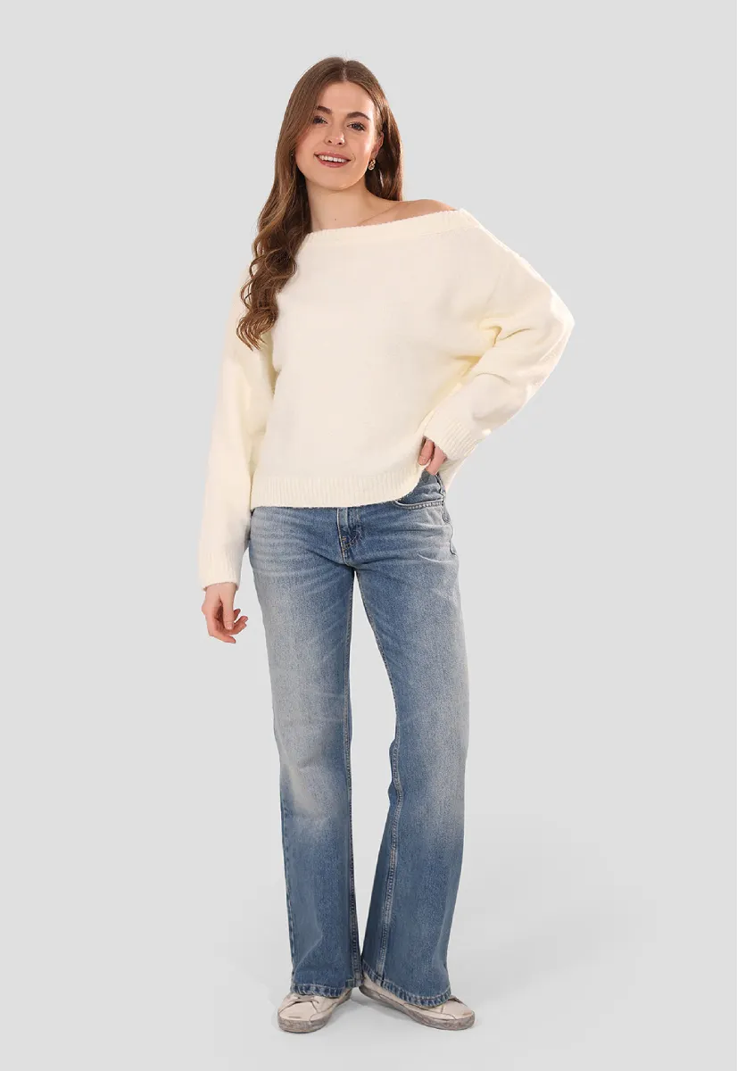 Off-shoulder Jumper